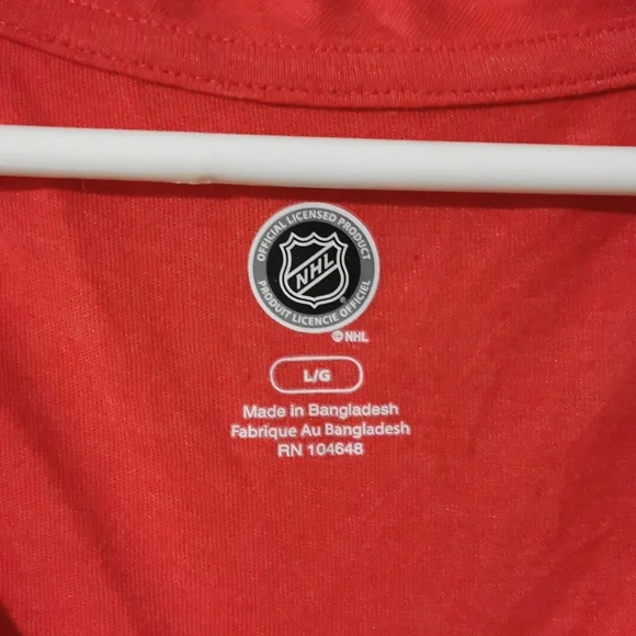 NWT. NHL Women top. Ptp:17 1/2" - Picture 3 of 5